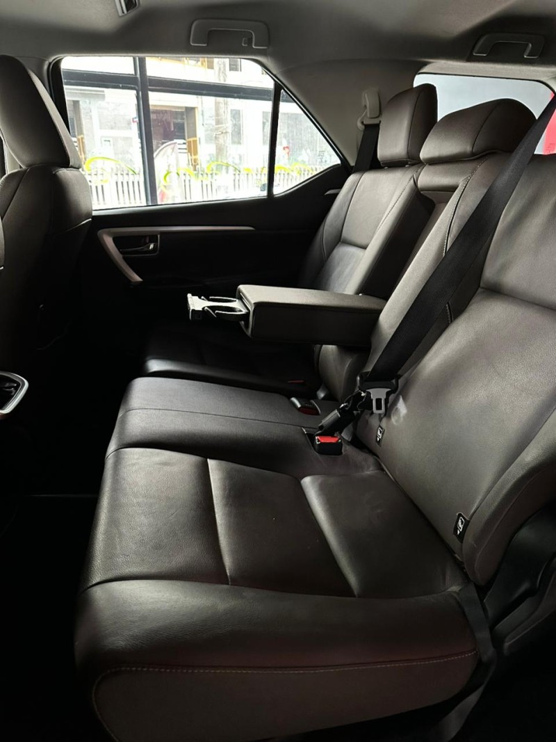 HILUX SW4 2.8 SRX 4X4 7 LUGARES 16V TURBO INTERCOOLER DIESEL 4P AUTOMÁTICO - 2016 - SãO LEOPOLDO