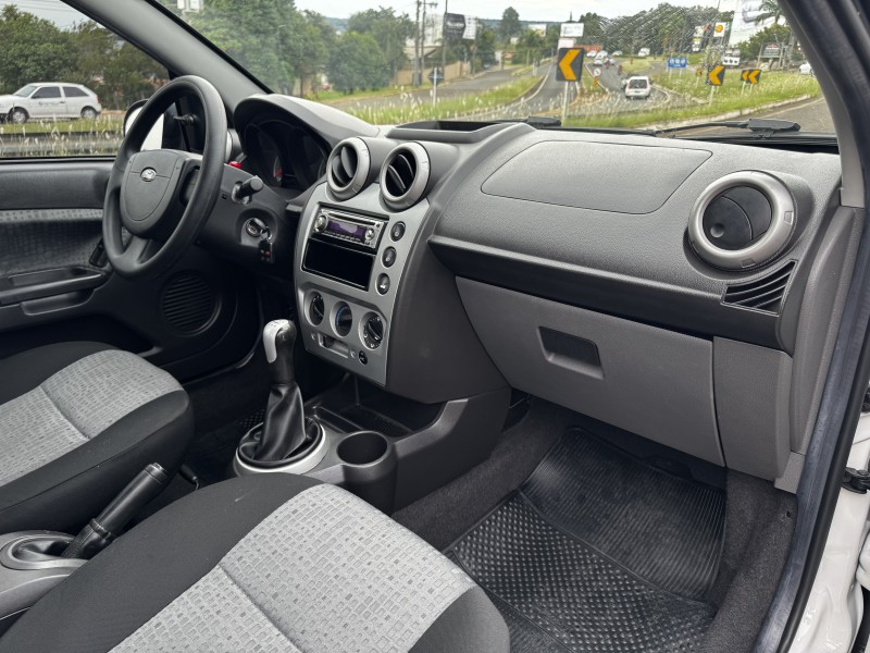 FIESTA 1.6 MPI SEDAN 8V FLEX 4P MANUAL - 2012 - DOIS IRMãOS