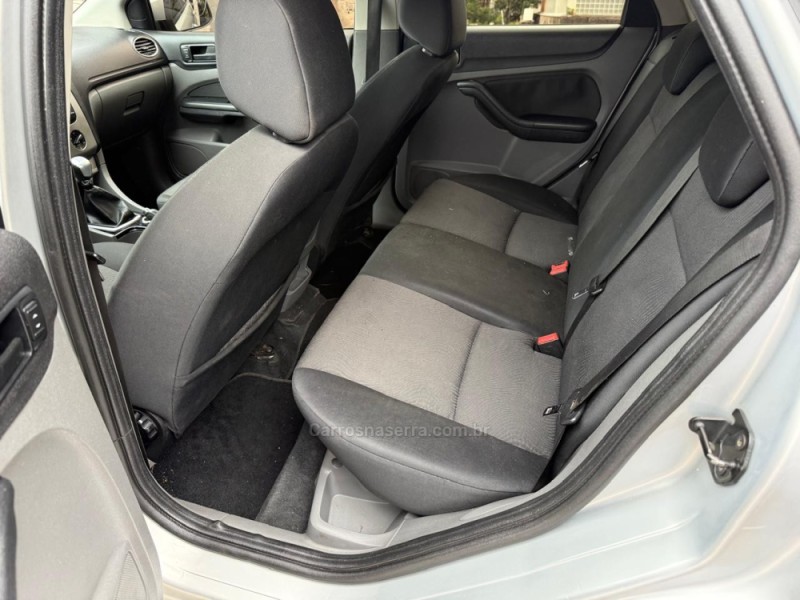 FOCUS 2.0 GLX 16V GASOLINA 4P MANUAL - 2009 - FARROUPILHA