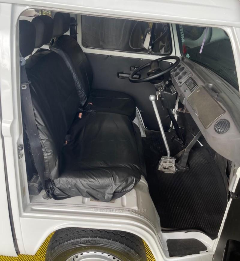 KOMBI 1.6 LUXO 8V GASOLINA 3P MANUAL - 2005 - CAXIAS DO SUL