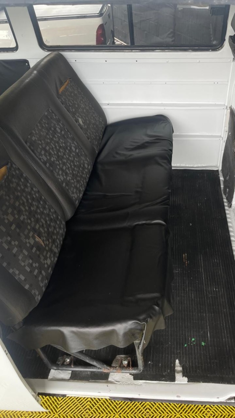 KOMBI 1.6 LUXO 8V GASOLINA 3P MANUAL - 2005 - CAXIAS DO SUL