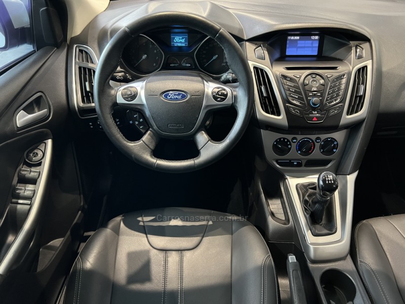 FOCUS 1.6 SE PLUS 16V FLEX 4P MANUAL - 2015 - CAXIAS DO SUL
