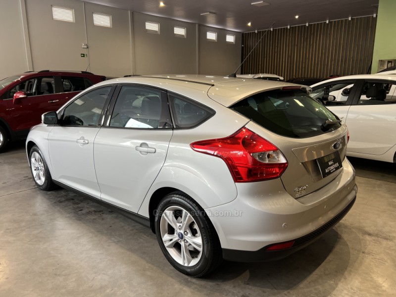 FOCUS 1.6 SE PLUS 16V FLEX 4P MANUAL - 2015 - CAXIAS DO SUL