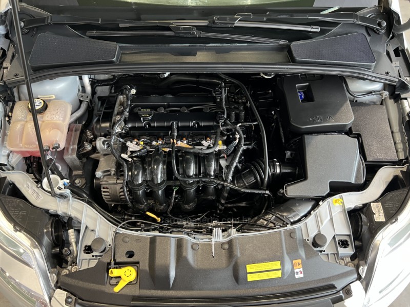 FOCUS 1.6 SE PLUS 16V FLEX 4P MANUAL - 2015 - CAXIAS DO SUL
