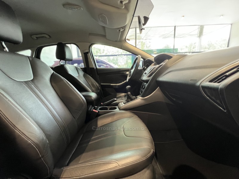 FOCUS 1.6 SE PLUS 16V FLEX 4P MANUAL - 2015 - CAXIAS DO SUL