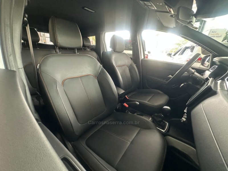 DUSTER 1.3 TCE ICONIC PLUS FLEX 4P AUTOMÁTICA - 2025 - NOVO HAMBURGO