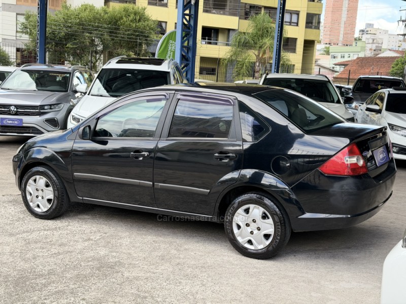 FIESTA 1.0 MPI SEDAN 8V FLEX 4P MANUAL - 2006 - CAXIAS DO SUL