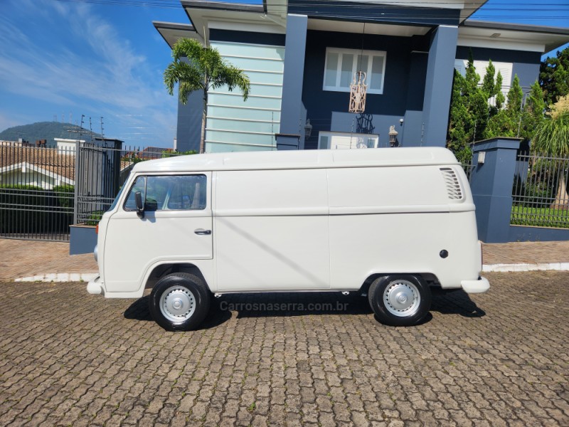 KOMBI 1.4 MI FURGÃO 8V FLEX 3P MANUAL - 2010 - MONTENEGRO