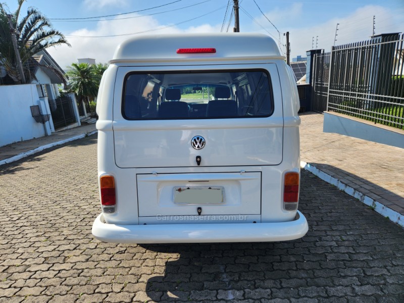 KOMBI 1.4 MI FURGÃO 8V FLEX 3P MANUAL - 2010 - MONTENEGRO