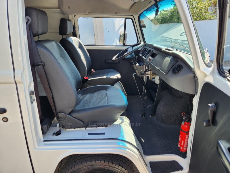 KOMBI 1.4 MI FURGÃO 8V FLEX 3P MANUAL - 2010 - MONTENEGRO