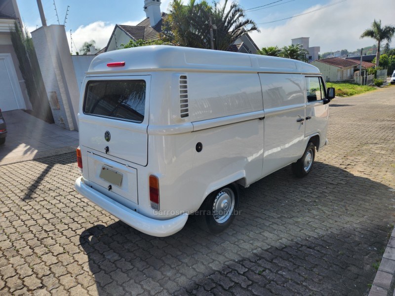 KOMBI 1.4 MI FURGÃO 8V FLEX 3P MANUAL - 2010 - MONTENEGRO