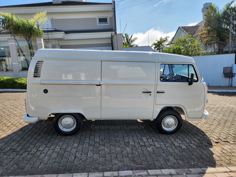 KOMBI 1.4 MI FURGÃO 8V FLEX 3P MANUAL - 2010 - MONTENEGRO