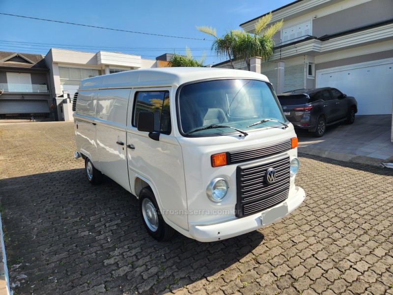 KOMBI 1.4 MI FURGÃO 8V FLEX 3P MANUAL - 2010 - MONTENEGRO