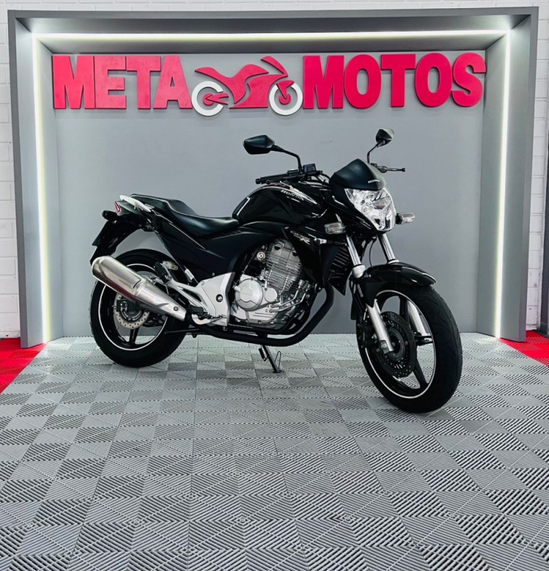 CB 300R ABS - 2014 - CAMPO BOM