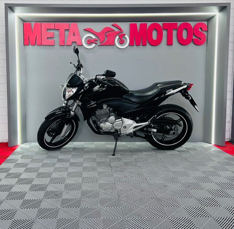 CB 300R ABS - 2014 - CAMPO BOM