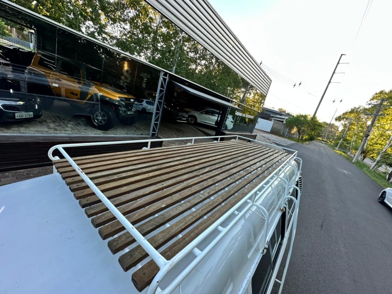 KOMBI 1.4 MI STD ESCOLAR 8V FLEX 3P MANUAL - 2011 - DOIS IRMãOS