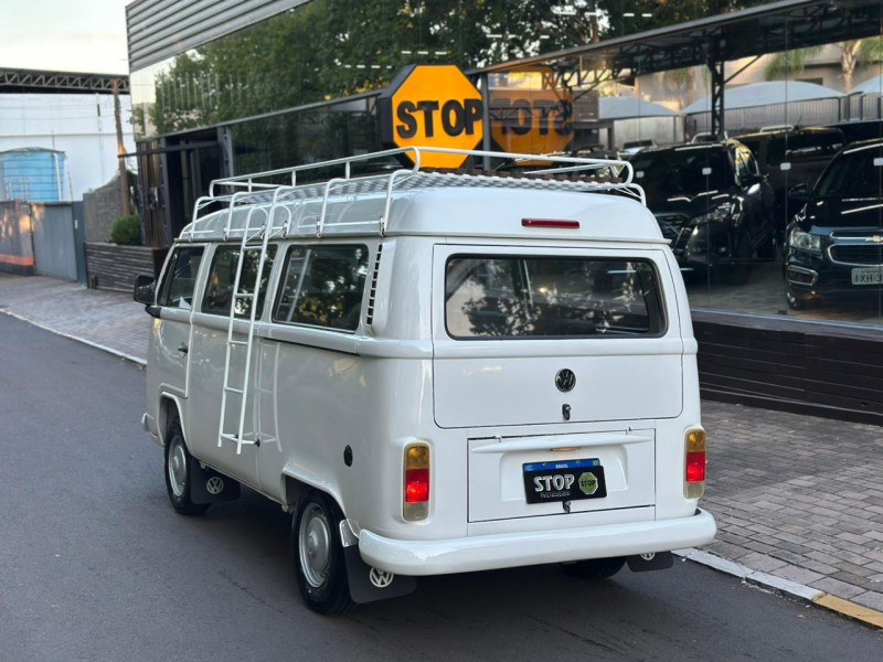 KOMBI 1.4 MI STD ESCOLAR 8V FLEX 3P MANUAL - 2011 - DOIS IRMãOS