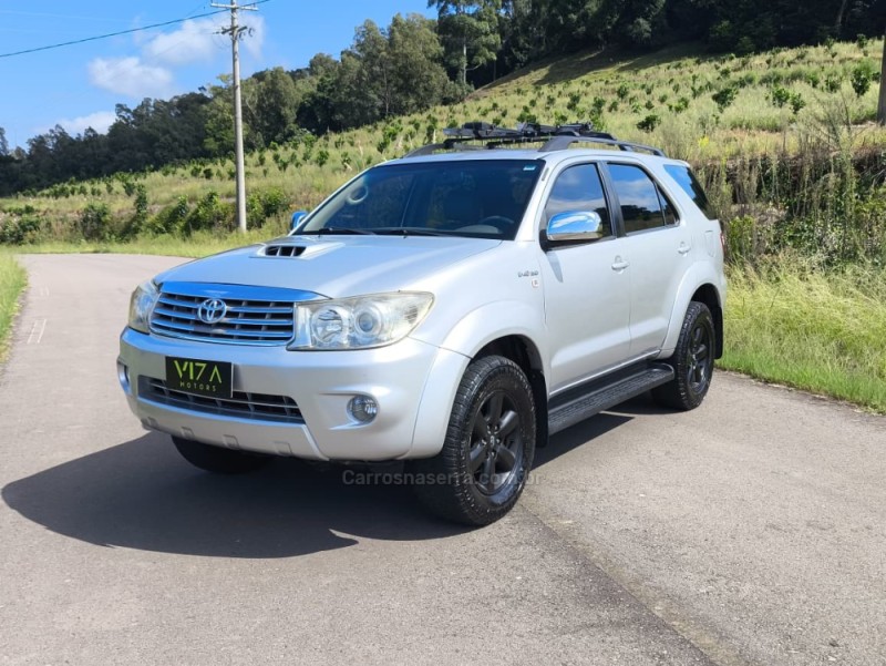 HILUX SW4 3.0 SRV 4X4 7 LUGARES 16V TURBO INTERCOOLER DIESEL 4P AUTOMÁTICO - 2009 - CAXIAS DO SUL