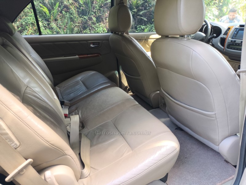 HILUX SW4 3.0 SRV 4X4 7 LUGARES 16V TURBO INTERCOOLER DIESEL 4P AUTOMÁTICO - 2009 - CAXIAS DO SUL