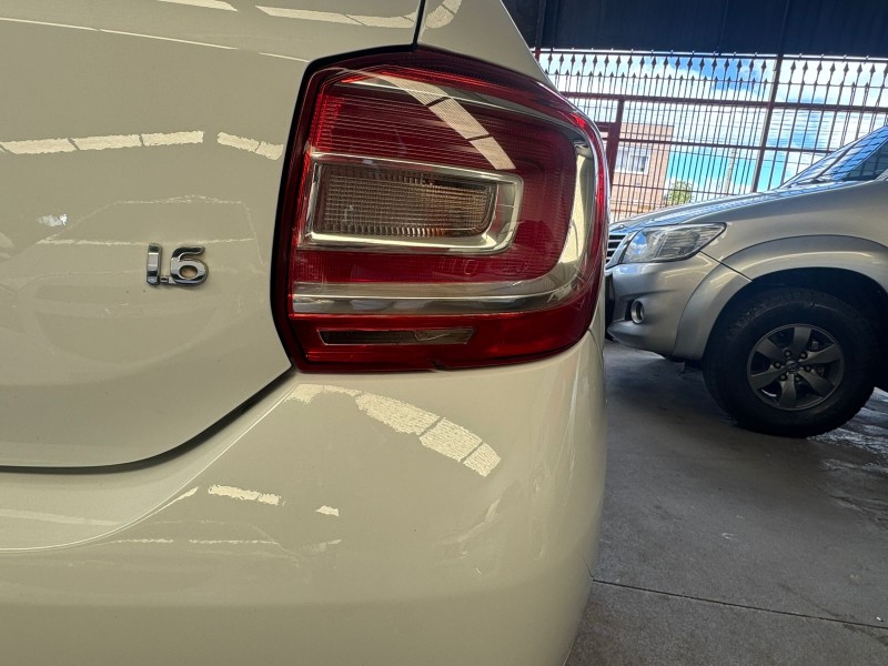 LOGAN 1.6 DYNAMIQUE 8V FLEX 4P MANUAL - 2015 - CAXIAS DO SUL