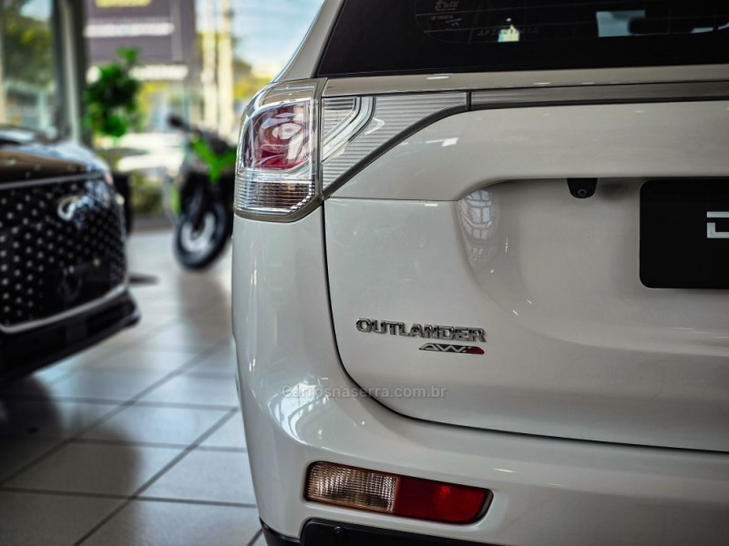 OUTLANDER 3.0 GT 4X4 V6 24V GASOLINA 4P AUTOMÁTICO - 2015 - PORTO ALEGRE