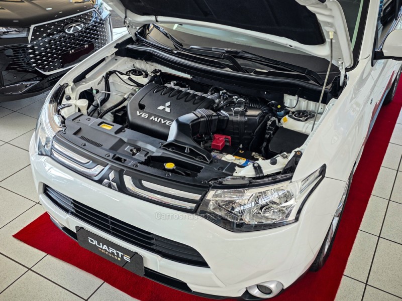 OUTLANDER 3.0 GT 4X4 V6 24V GASOLINA 4P AUTOMÁTICO - 2015 - PORTO ALEGRE