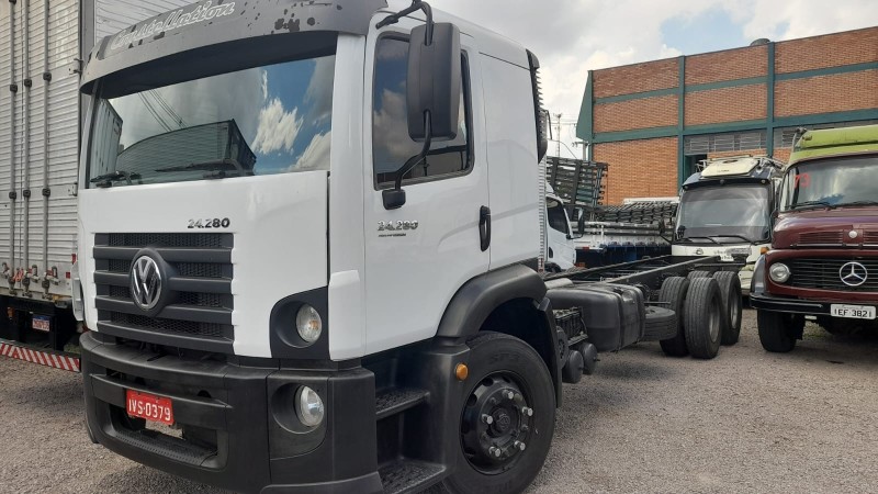 24 280 e constellation 6x2 2014 caxias do sul