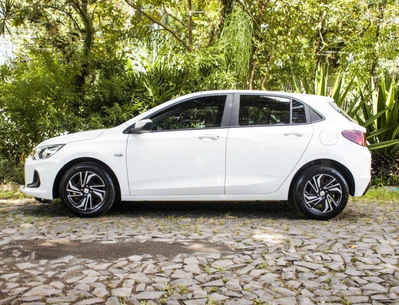 ONIX 1.0 LT 12V TURBO FLEX 4P MANUAL - 2024 - NOVO HAMBURGO