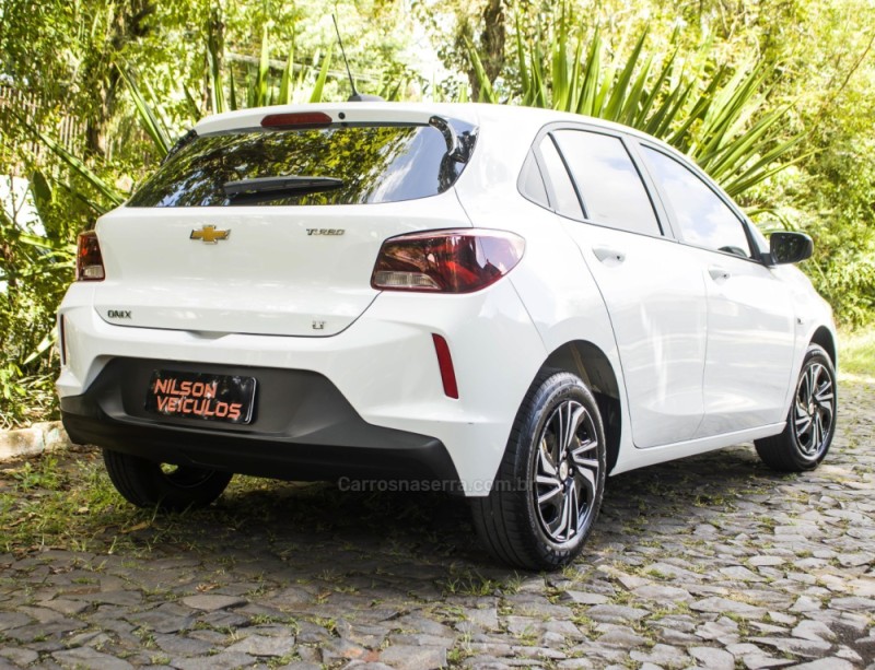 ONIX 1.0 LT 12V TURBO FLEX 4P MANUAL - 2024 - NOVO HAMBURGO