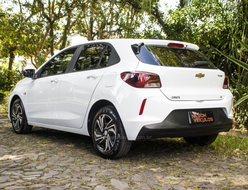 ONIX 1.0 LT 12V TURBO FLEX 4P MANUAL - 2024 - NOVO HAMBURGO