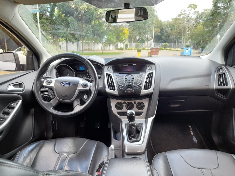 FOCUS 1.6 SE HATCH 16V FLEX 4P AUTOMÁTICO - 2015 - FARROUPILHA