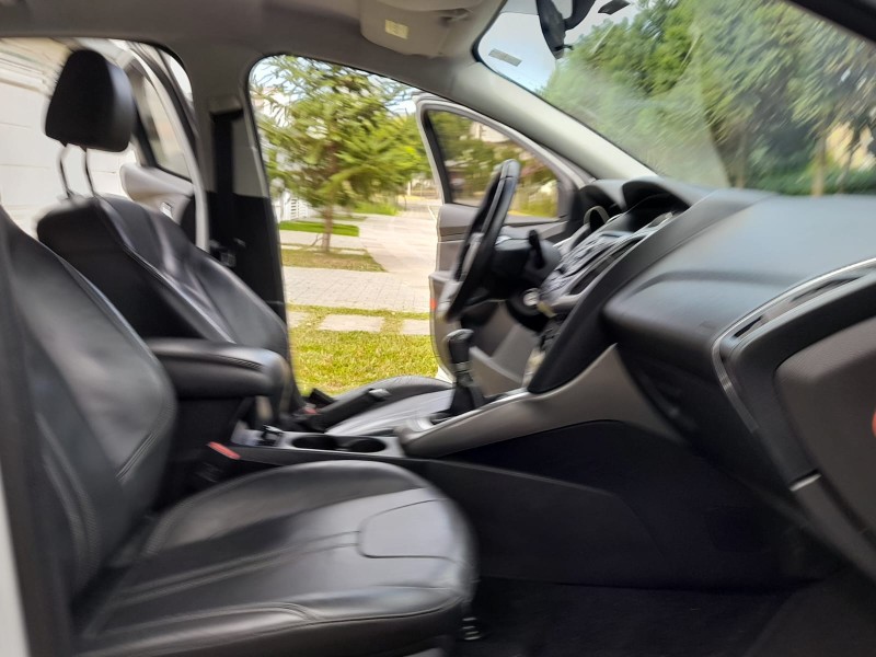 FOCUS 1.6 SE HATCH 16V FLEX 4P AUTOMÁTICO - 2015 - FARROUPILHA