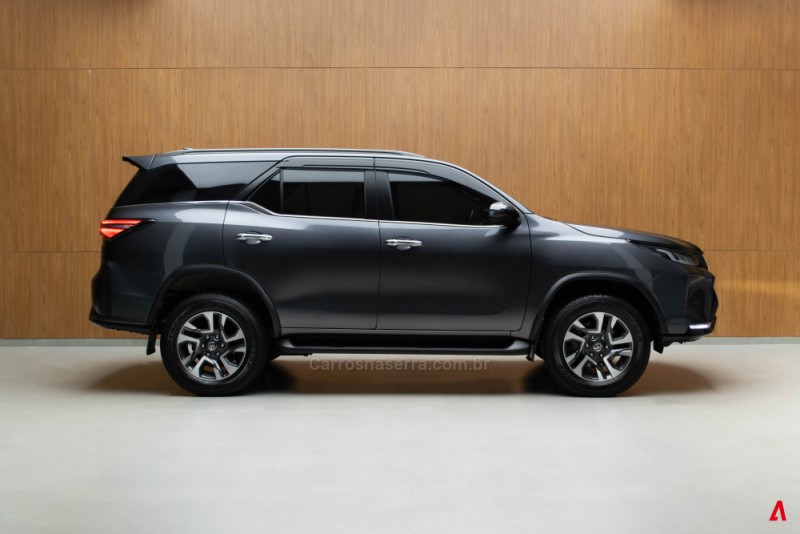 HILUX SW4 2.8 4X4 DIAMOND 16V TURBO DIESEL 4P 7 LUGARES AUTOMATICO - 2024 - GARIBALDI