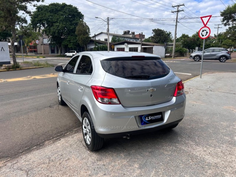 ONIX 1.0 LT 12V FLEX 4P MANUAL - 2013 - VENâNCIO AIRES