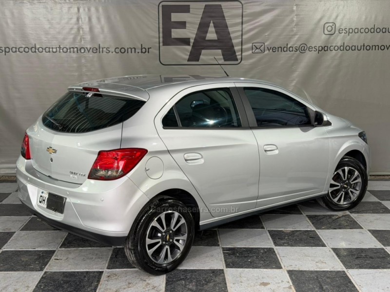 ONIX 1.4 MPFI LTZ 8V FLEX 4P MANUAL - 2015 - NOVA PRATA