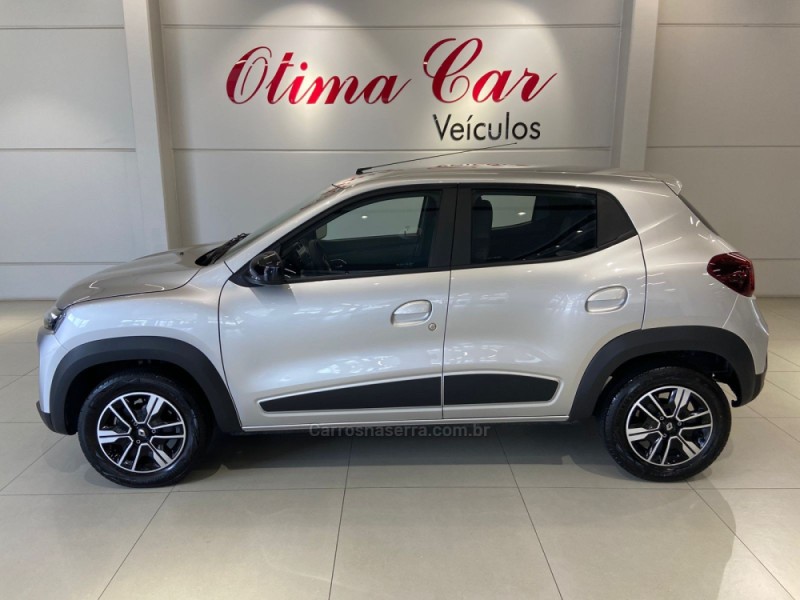 KWID 1.0 12V SCE FLEX INTENSE MANUAL - 2023 - FLORES DA CUNHA