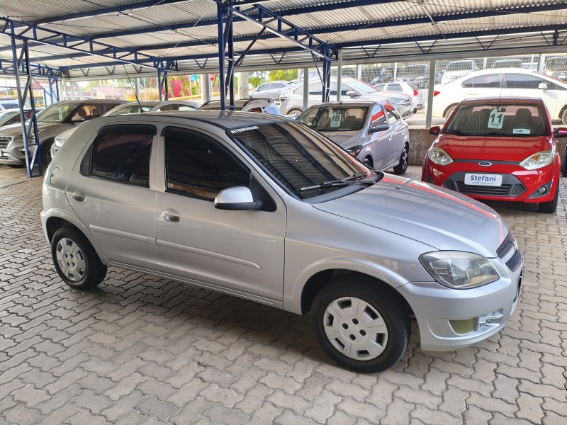 CELTA 1.0 VHCE LT 8V FLEX 4P MANUAL - 2013 - BOM PRINCíPIO
