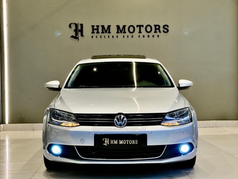 JETTA 2.0 TSI HIGHLINE 211CV GASOLINA 4P TIPTRONIC - 2013 - CAXIAS DO SUL