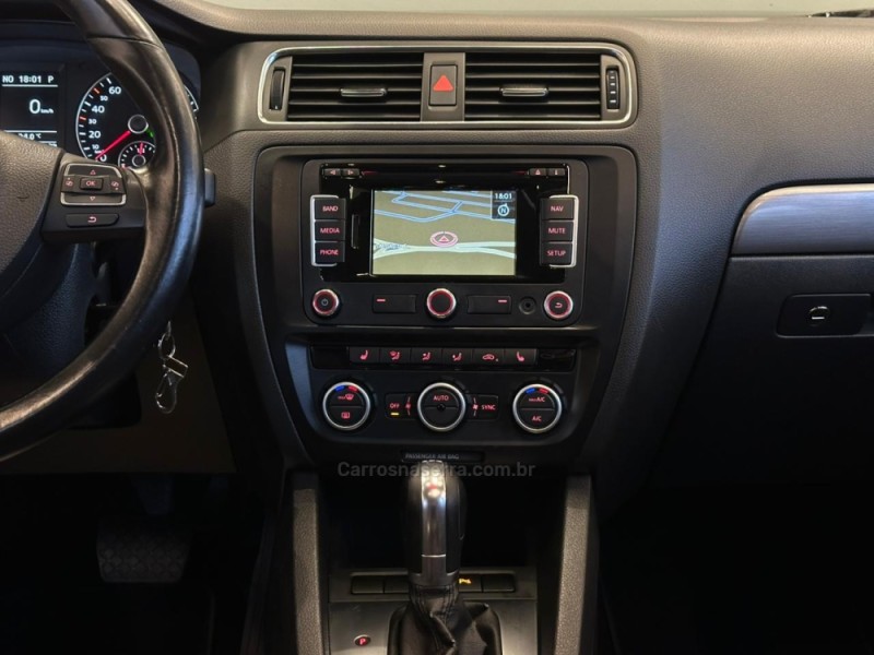 JETTA 2.0 TSI HIGHLINE 211CV GASOLINA 4P TIPTRONIC - 2013 - CAXIAS DO SUL