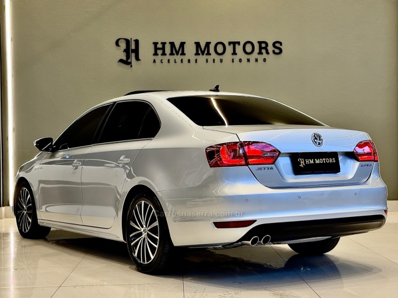 JETTA 2.0 TSI HIGHLINE 211CV GASOLINA 4P TIPTRONIC - 2013 - CAXIAS DO SUL