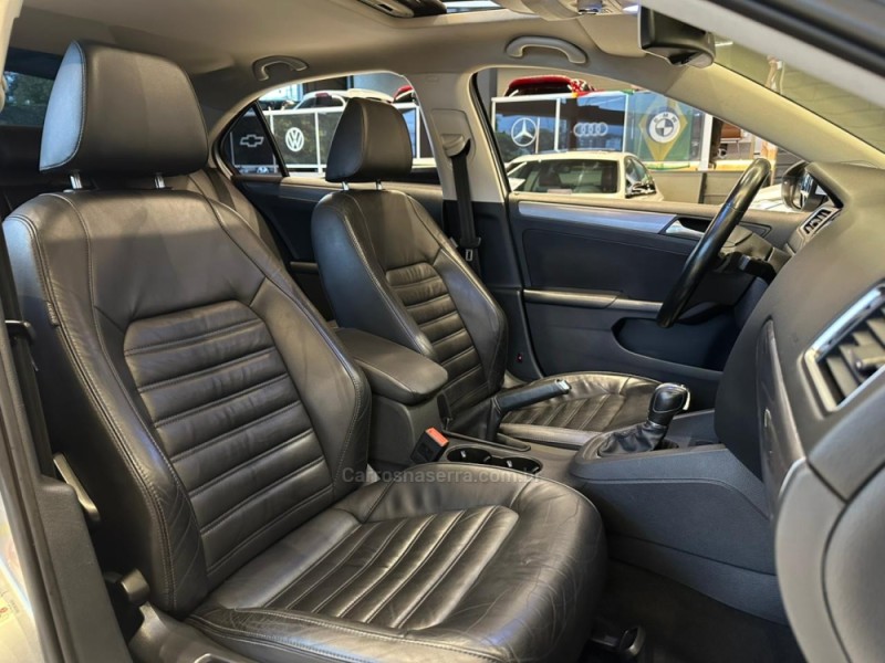 JETTA 2.0 TSI HIGHLINE 211CV GASOLINA 4P TIPTRONIC - 2013 - CAXIAS DO SUL