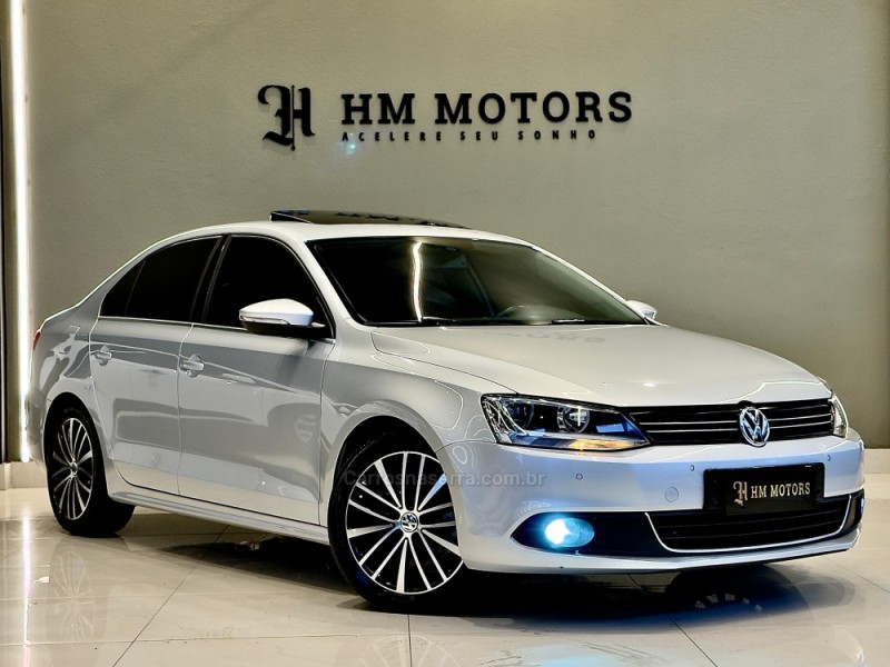JETTA 2.0 TSI HIGHLINE 211CV GASOLINA 4P TIPTRONIC - 2013 - CAXIAS DO SUL