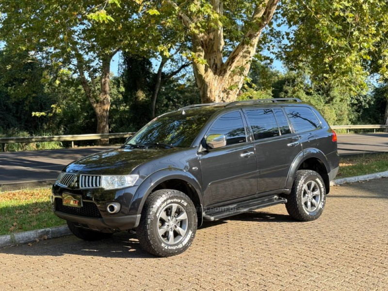 PAJERO DAKAR 3.2 HPE 4X4 7 LUGARES 16V TURBO INTERCOOLER DIESEL 4P AUTOMÁTICO - 2013 - DOIS IRMãOS