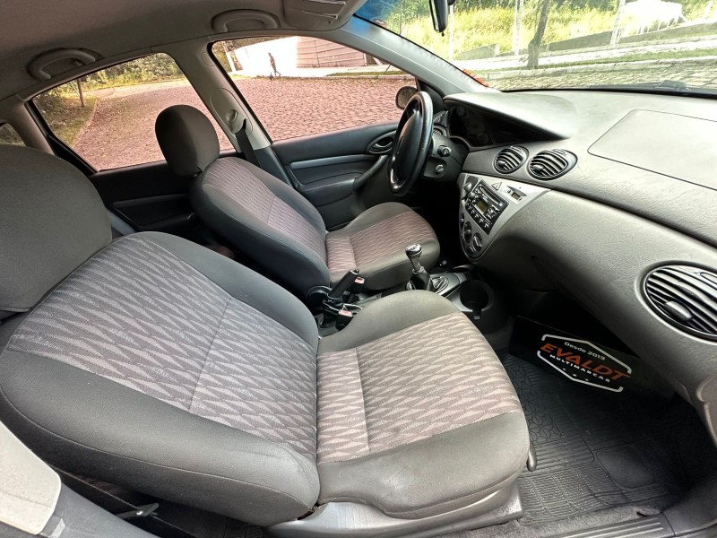 FOCUS 1.6 GLX 8V GASOLINA 4P MANUAL - 2005 - CAXIAS DO SUL