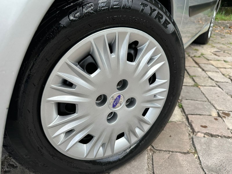 FOCUS 1.6 GLX 8V GASOLINA 4P MANUAL - 2005 - CAXIAS DO SUL