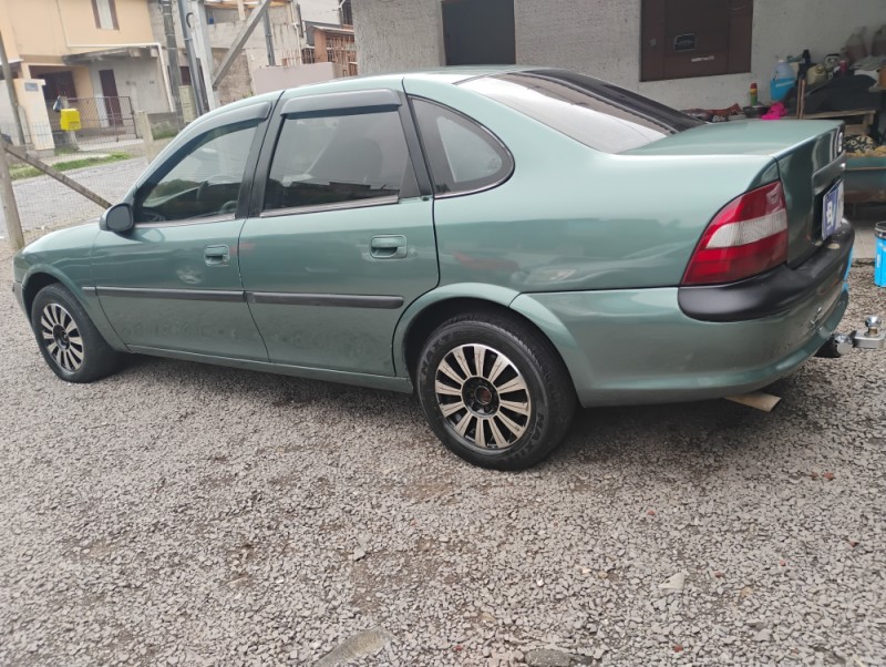 VECTRA 2.2 MPFI GLS 8V GASOLINA 4P MANUAL