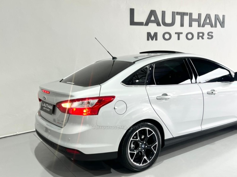 FOCUS 2.0 TITANIUM SEDAN 16V FLEX 4P AUTOMÁTICO - 2014 - NOVO HAMBURGO