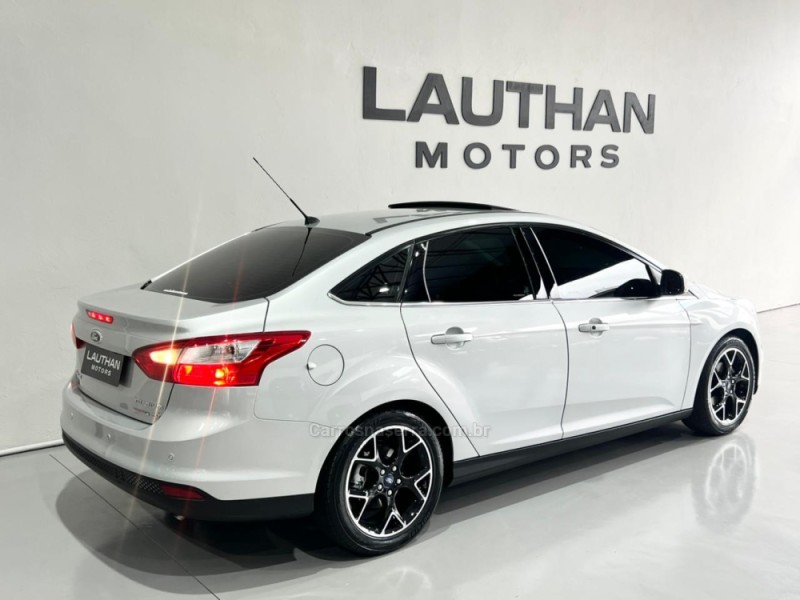 FOCUS 2.0 TITANIUM SEDAN 16V FLEX 4P AUTOMÁTICO - 2014 - NOVO HAMBURGO