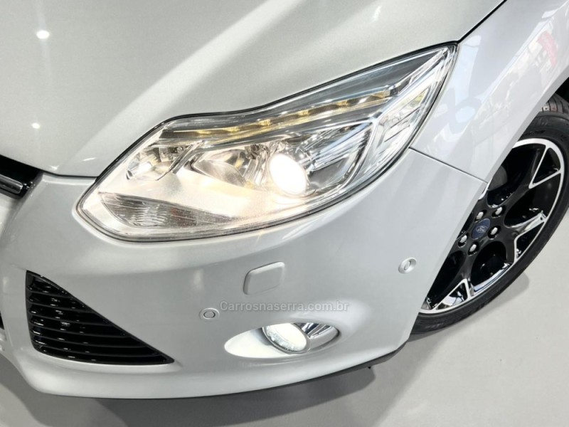 FOCUS 2.0 TITANIUM SEDAN 16V FLEX 4P AUTOMÁTICO - 2014 - NOVO HAMBURGO