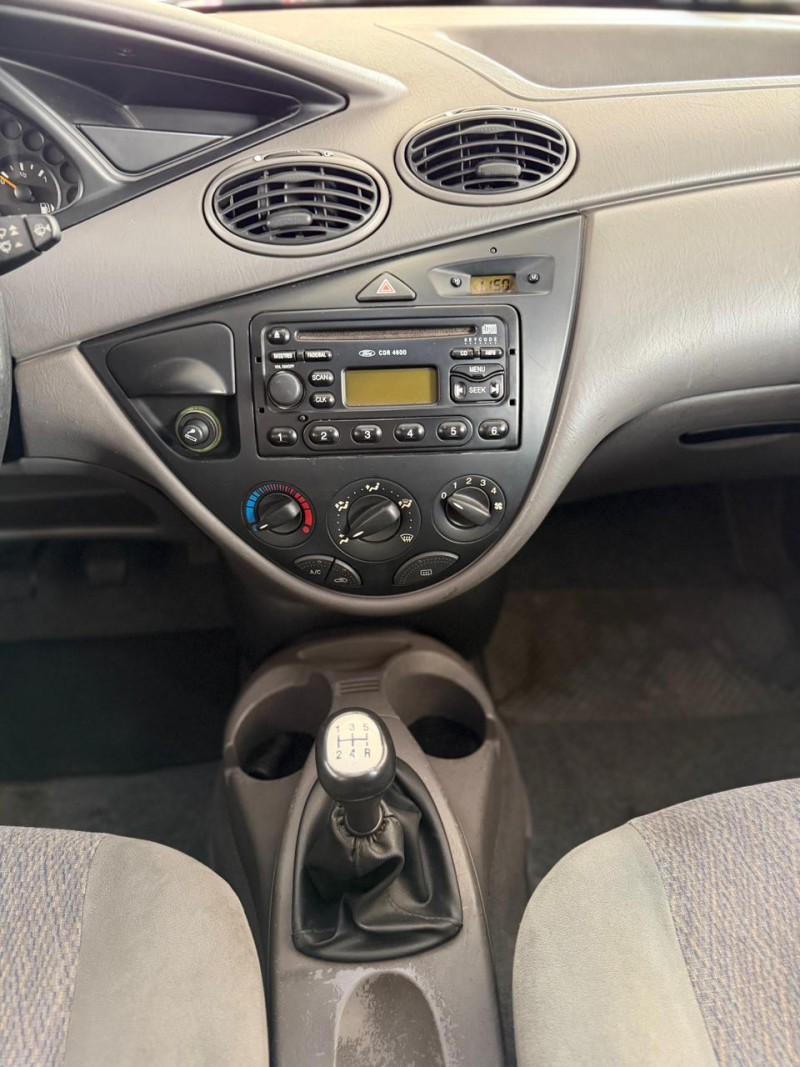 FOCUS 1.8 16V GASOLINA 4P MANUAL - 2001 - CAXIAS DO SUL